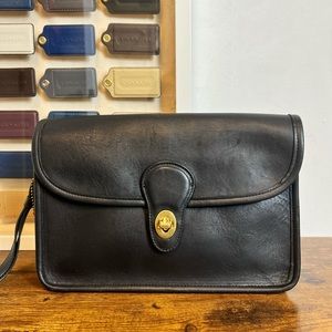 Vintage Coach Black Leather Turnlock Clutch 9971